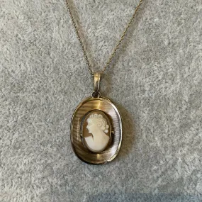 1960’s shell cameo pendant