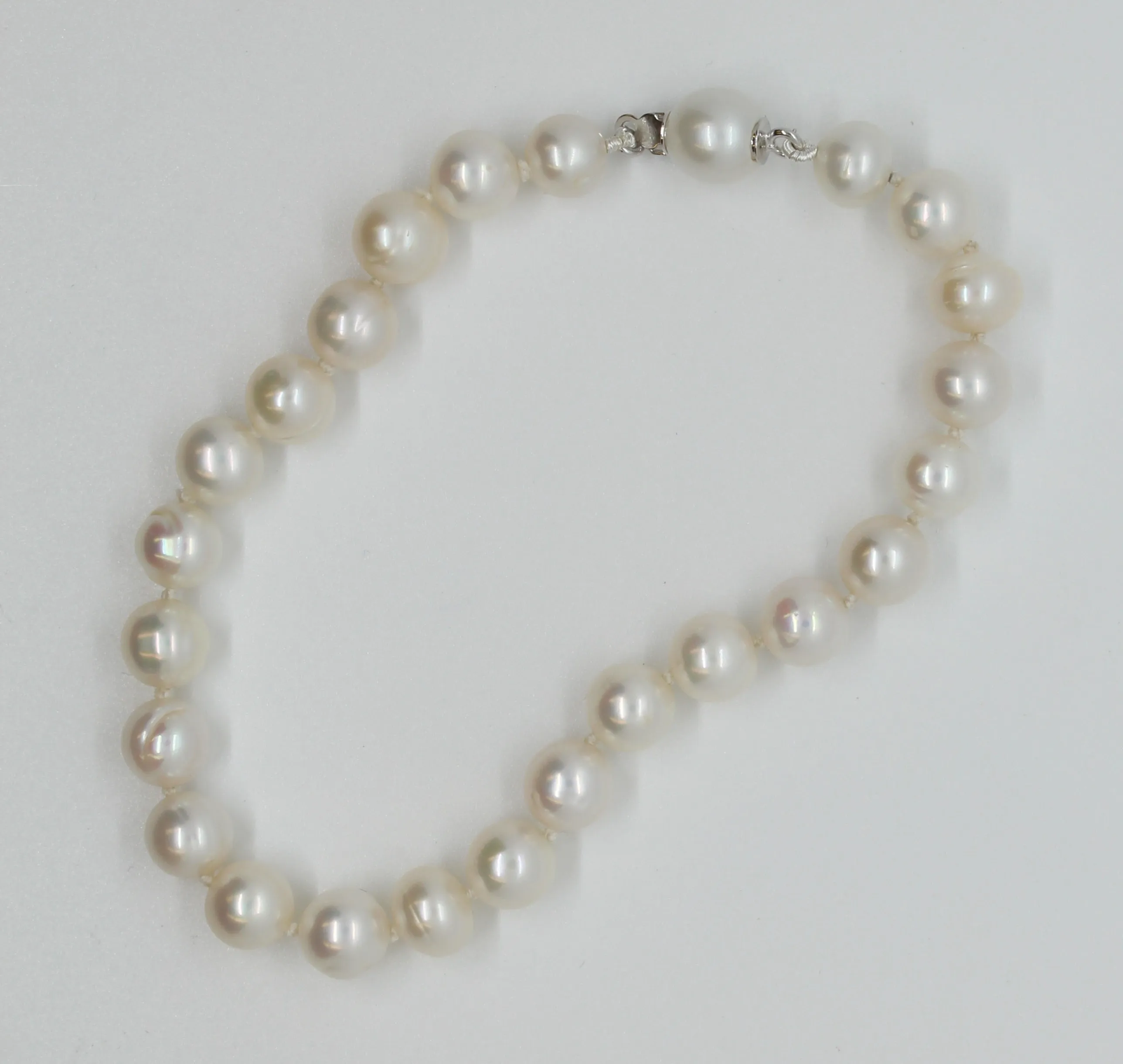 Freshwater White Pearl Bracelet with PearlClasp