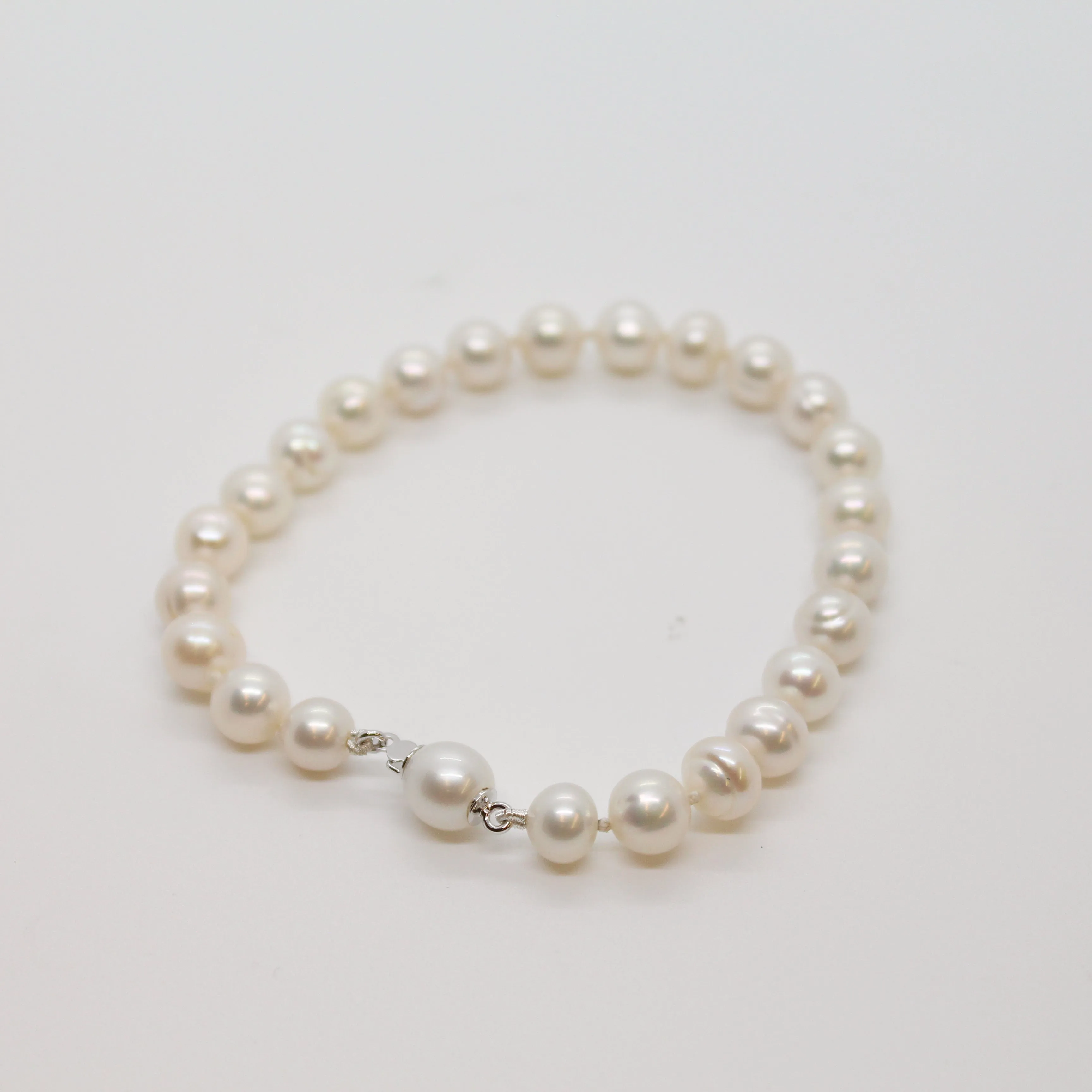 Freshwater White Pearl Bracelet with PearlClasp